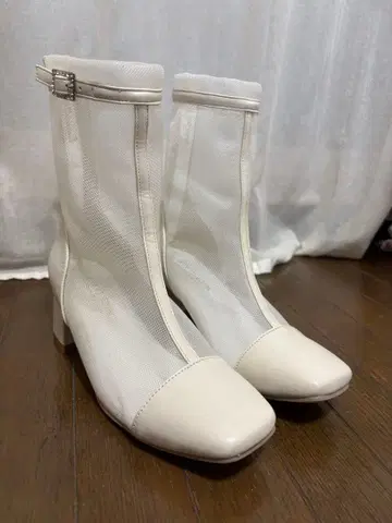 새상품 NICE CLAUP 시스루 메쉬 부츠 아이보리