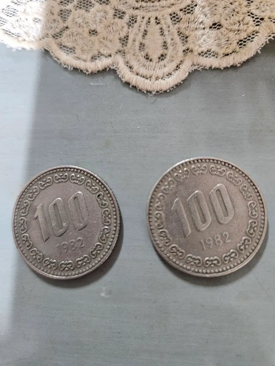 100원 동전 1982년 2개