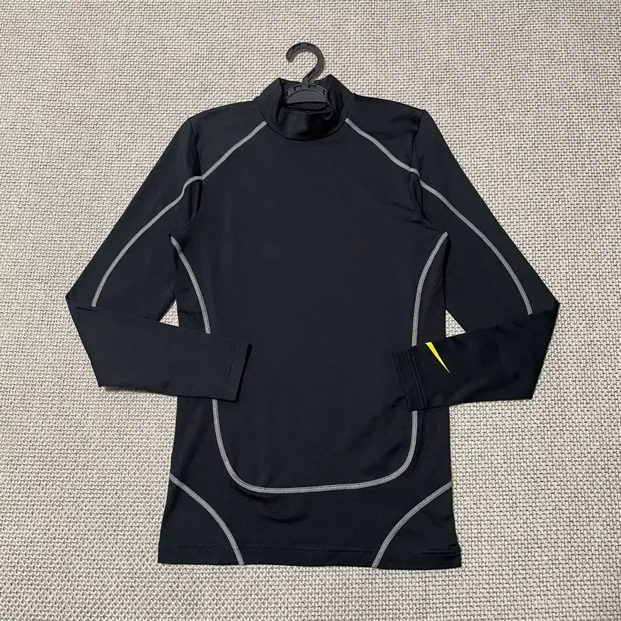 L 나이키 목폴라 기능티셔츠 B.7703