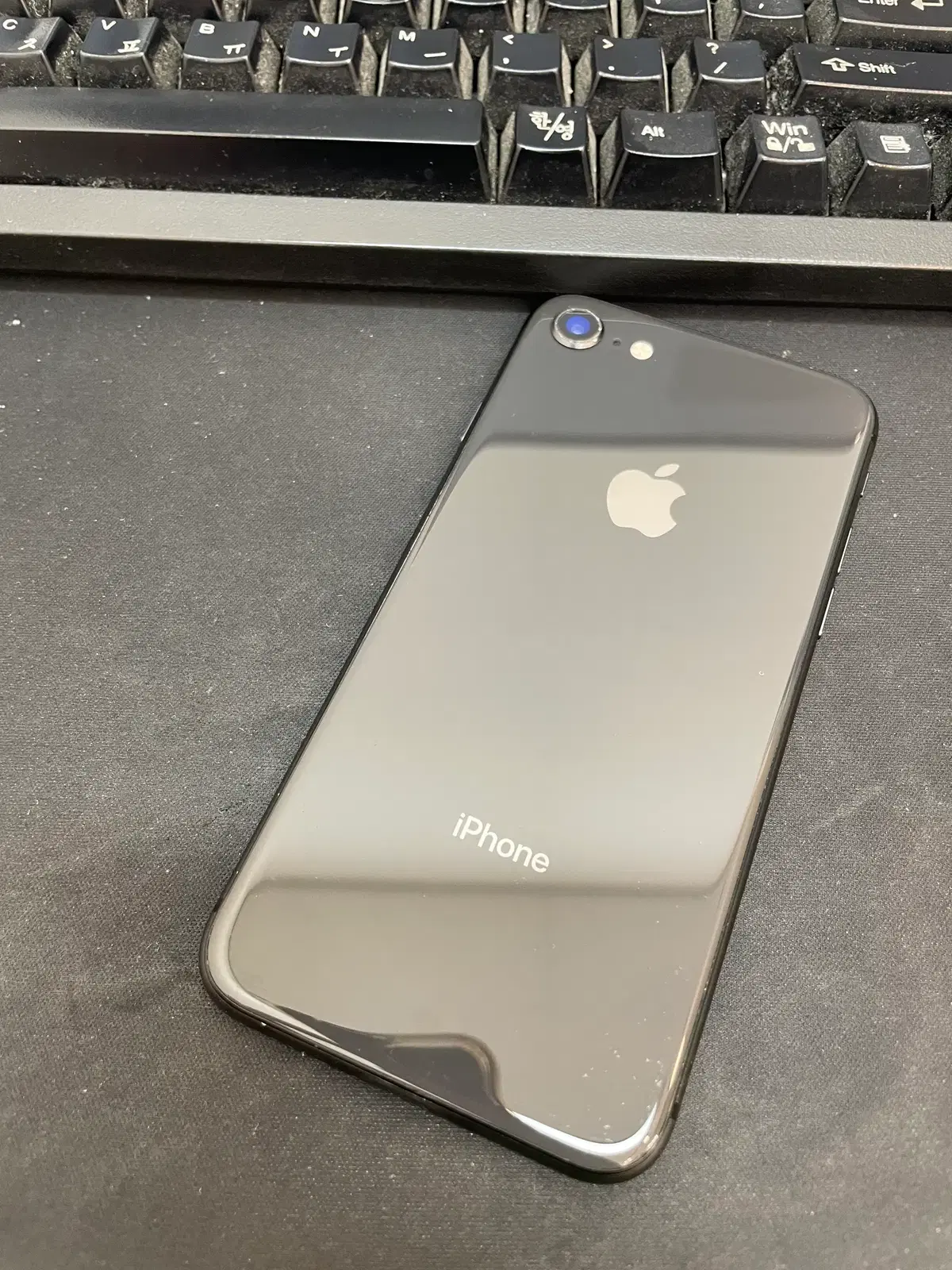 아이폰8 그레이 해외판 64GB 상태좋은 중고12만8천팝니다.