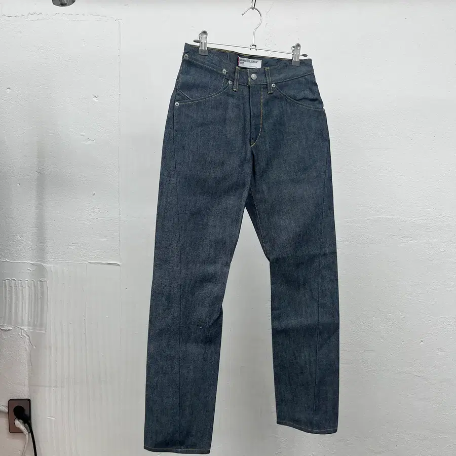 [27] DEAD STOCK LEVIS ENGINEERED JEANS