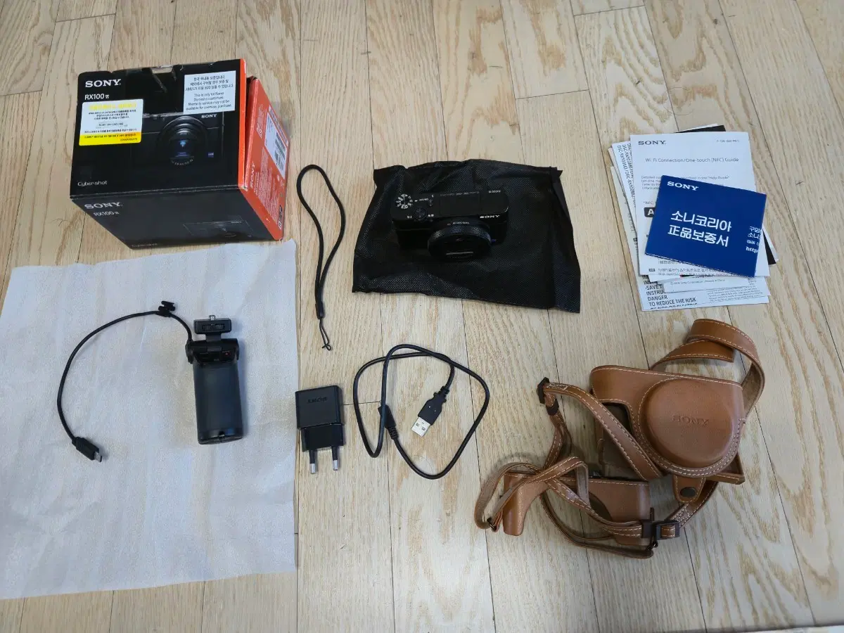 소니 rx100m6 (SONY RX100 VI) 팝니다. (사용감 약간 있음)