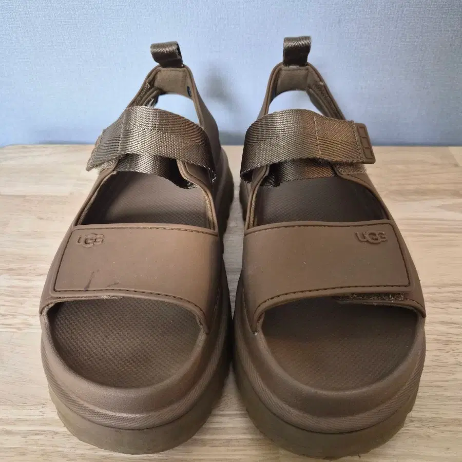 UGG 어그 250 골든글로우 플랫폼 샌들 슈즈-790