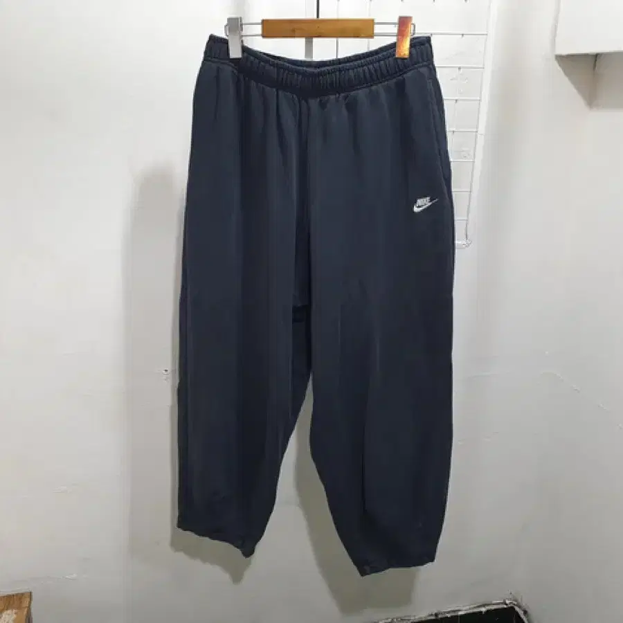 나이키 스우시 로고 트레이닝 팬츠 (UNISEX M 오버핏)#94R
