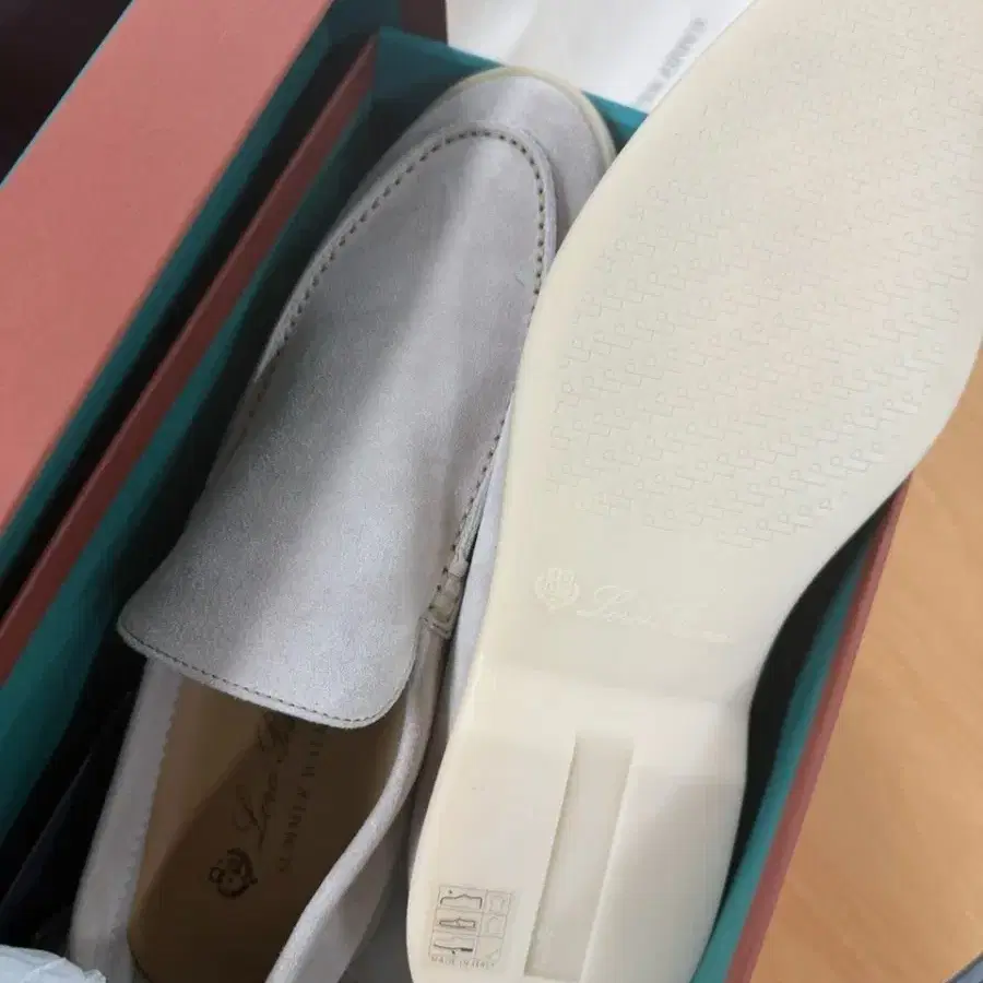로로피아나 스웨이드 로퍼 베이지 279
