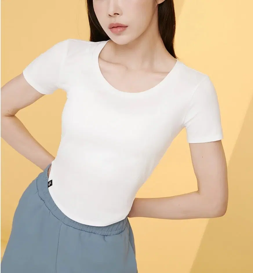 (새상품)젝시믹스 젤라라이트 라운드 크롭탑 티셔츠 백아이보리
