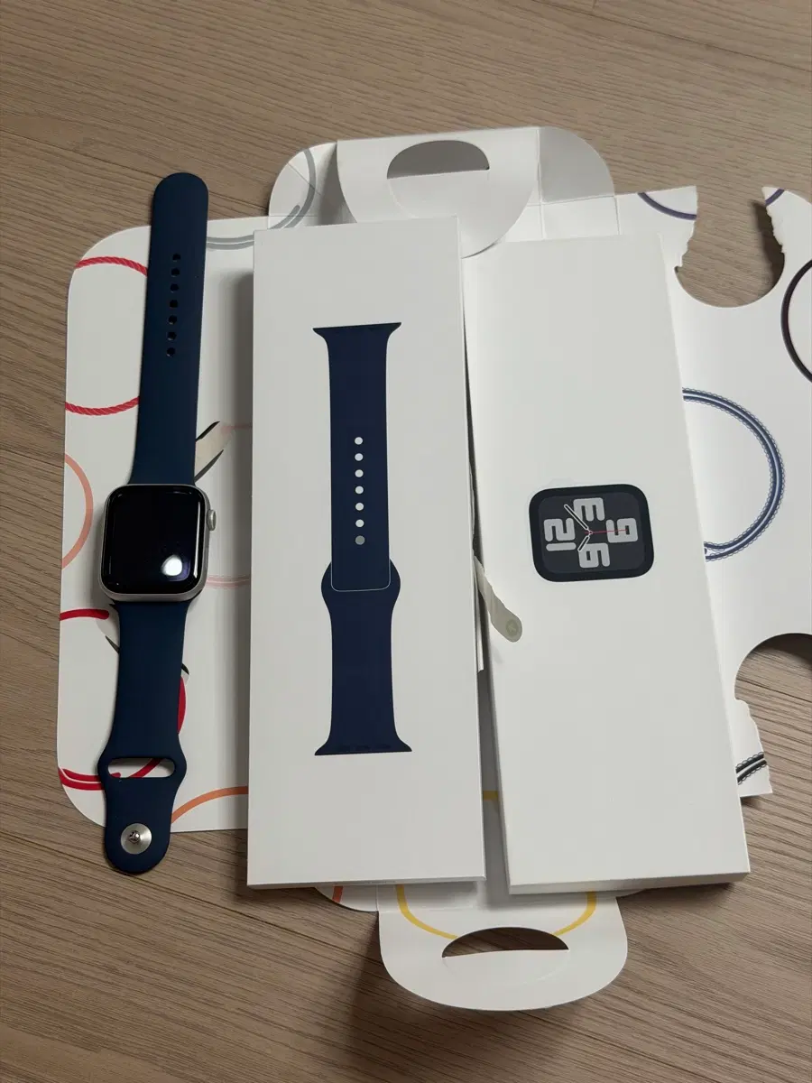 애플워치 se2 44mm 실버 판매합니다 (개봉만 한 새상품)