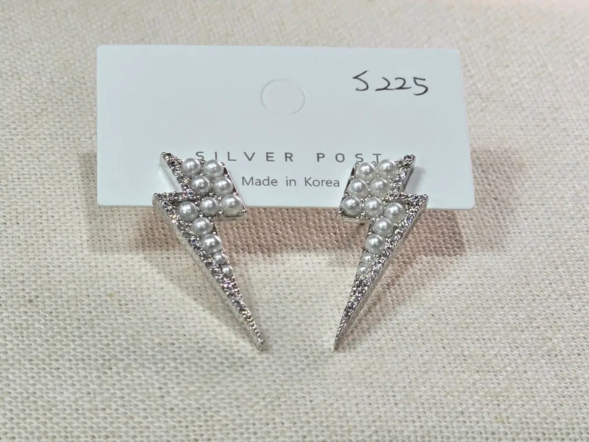 번개 진주 큐빅 은침 귀걸이