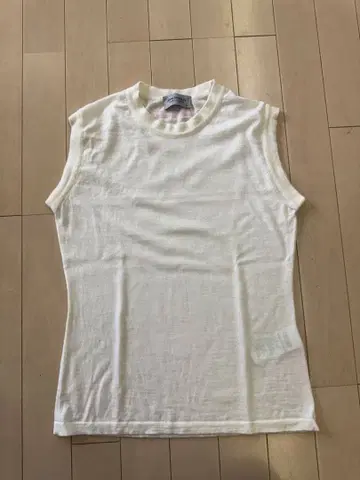 JOHN SMEDLEY 슬리브리스 니트 화이트