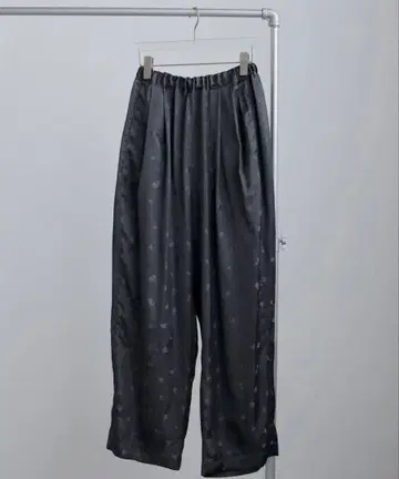 [ 시착만 한 상품 ] anuke Flower Jacquard Roughpants