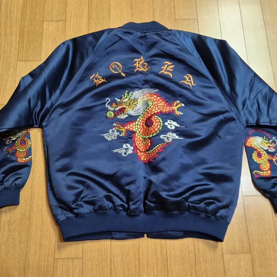 80s 한국 사틴 드래곤 자수 스카쟌 자켓