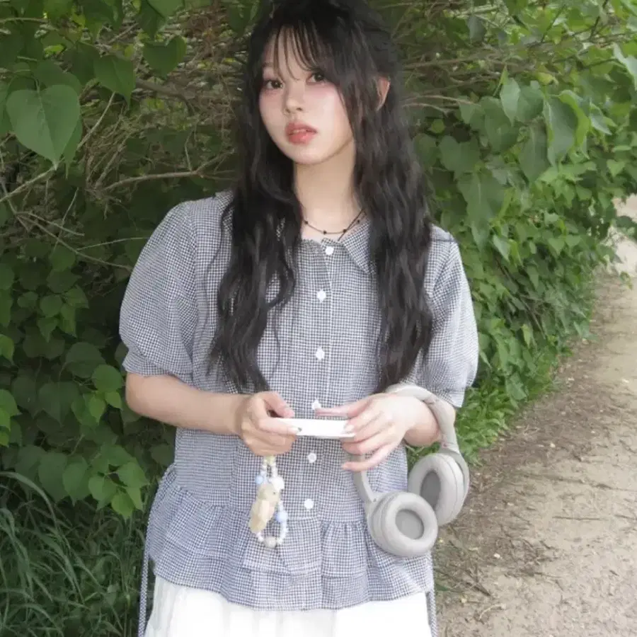 퍼프 라운드카라 체크반팔 블라우스