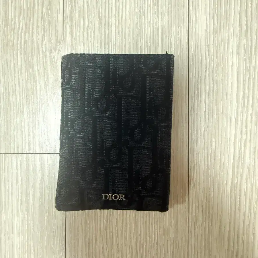 디올 2단 카드 홀더 블랙 디올 오블리크 자카드