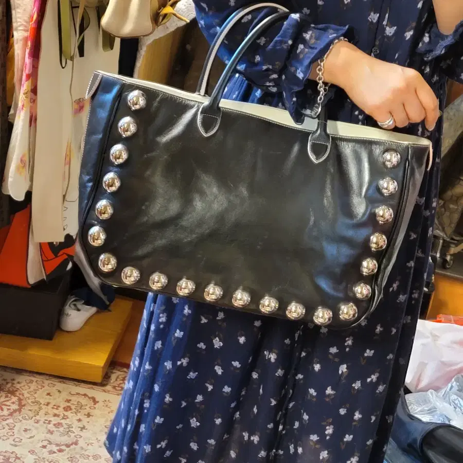 MARC JACOBS 마크제이콥스 반구스터드 토트백 박스백 B856