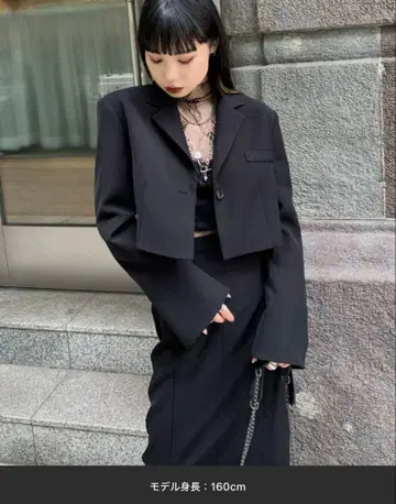 LVEU. 플레어 커프스 크롭 자켓 숏 기장 아우터 블랙