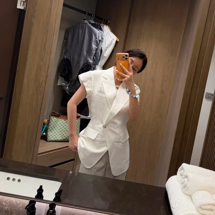 js뉴욕스타일신상(당일발송)헹거칩 뒷라인핀턱 허리라인 캡소매 반팔 린넨 자켓