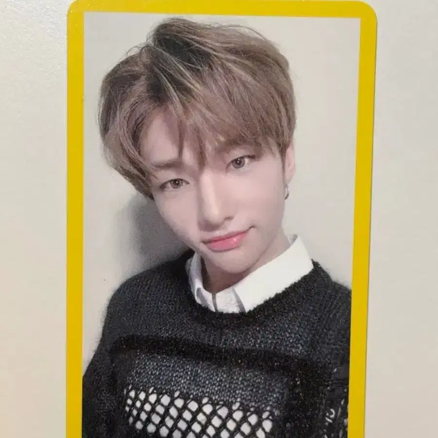 스트레이키즈 현진 옐로우 우드 포카 스키즈 옐로우드 포 카