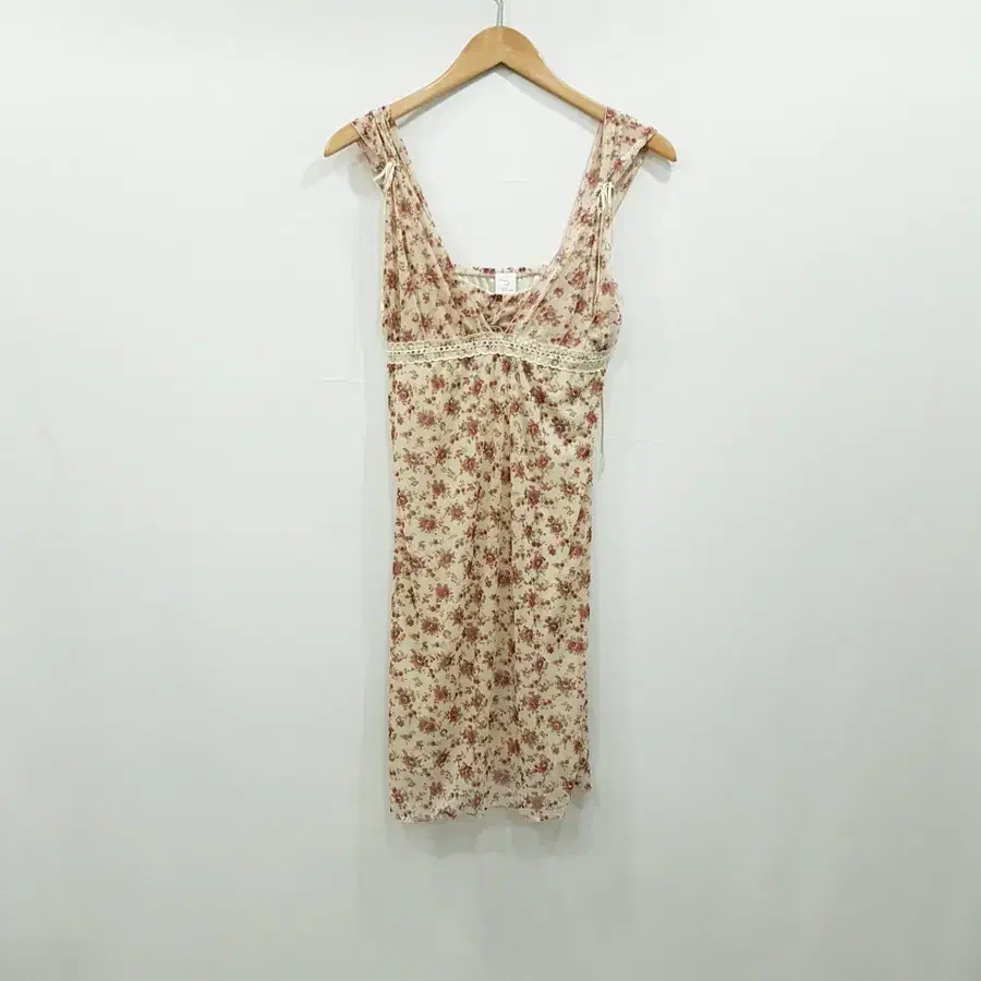 R753 빈티지 브이넥 꽃 패턴 키치룩 모리걸 나시 미니 원피스 여M