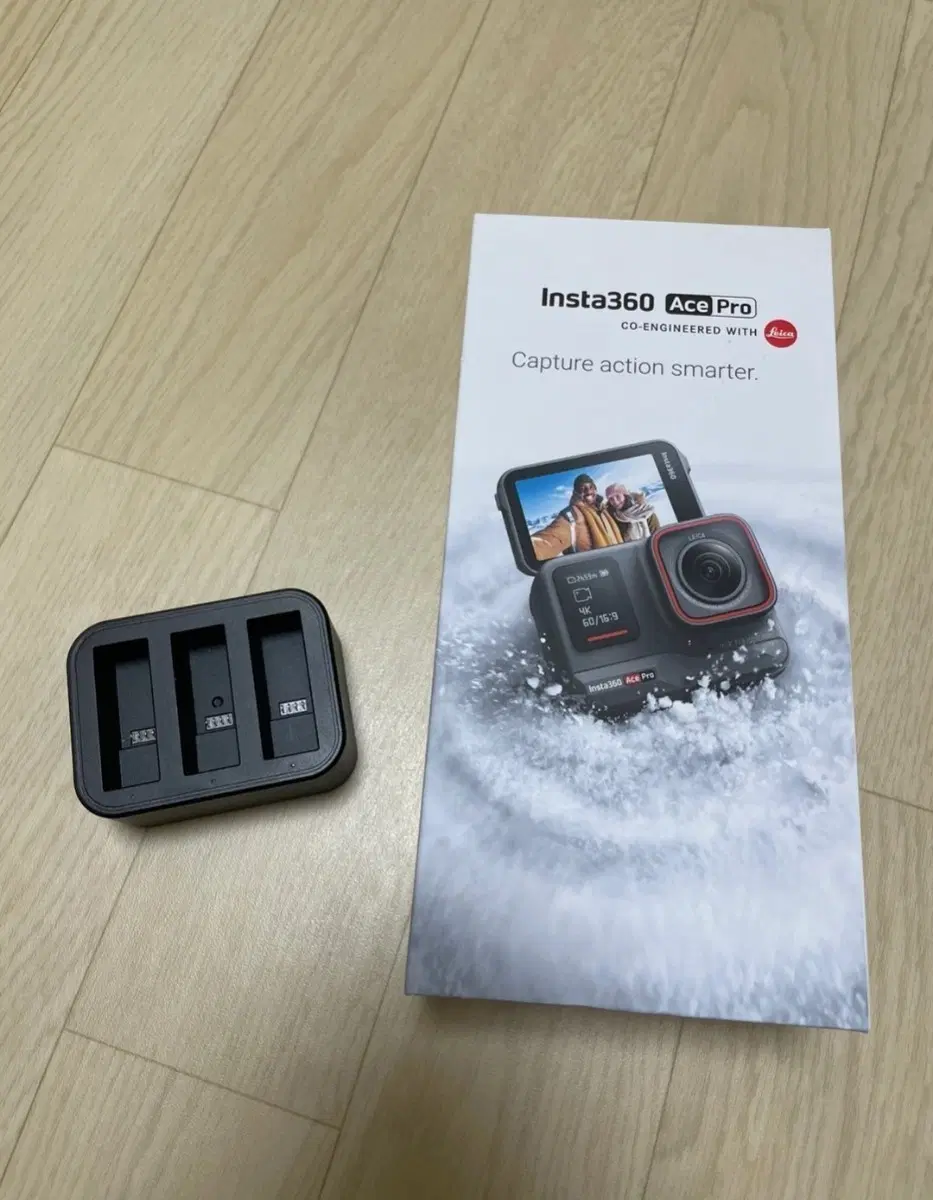 Insta360 Ace Pro 액션캠 + 충전기