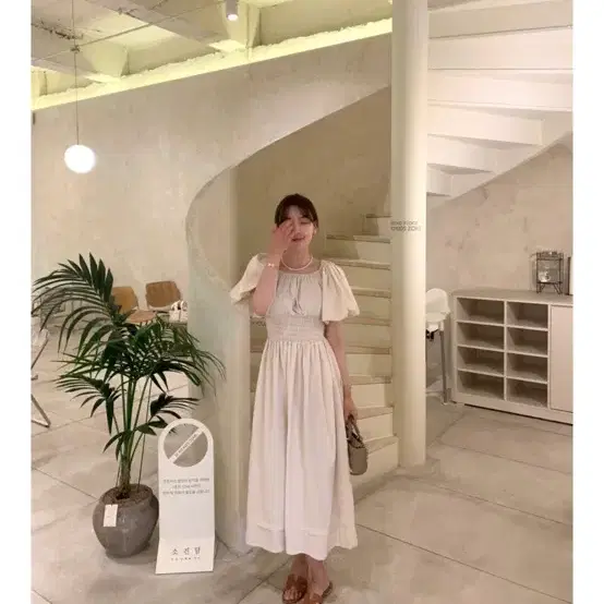 1회착용 라네뜨 퍼프소매 핀턱 원피스 베이지