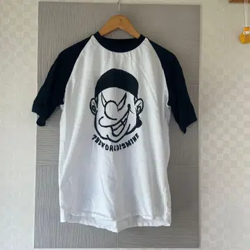 T.W.I.M the world is mine 래글런 티셔츠