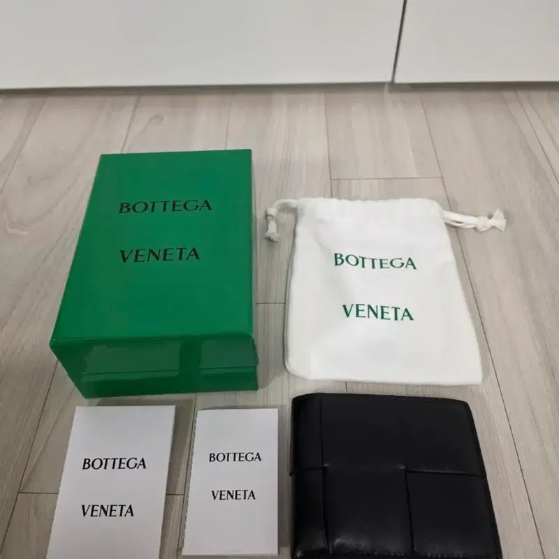 (새상품급)보테가베네타 인트레치아토 반지갑