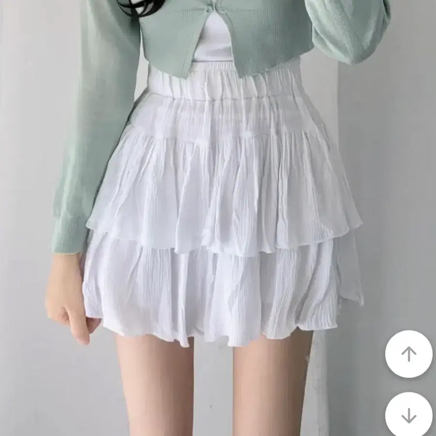 화이트 프릴 미니스커트