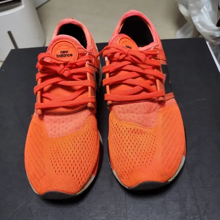 뉴발란스 247 오렌지 240mm 상태좋음