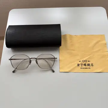 컨디션 최상 사용 2~3회 금자안경 티타늄 안경