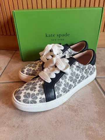 [새상품급] 36,300엔 Kate Spade 케이트 스페이드 스니커즈 24cm