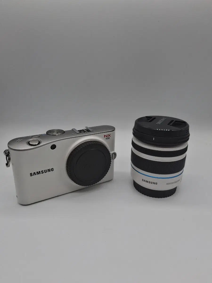 111.삼성 NX100 화이트 카메라 렌즈 세트