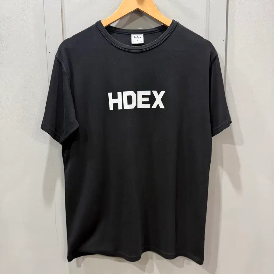 L 에이치덱스 HDEX 로고 반팔 티셔츠
