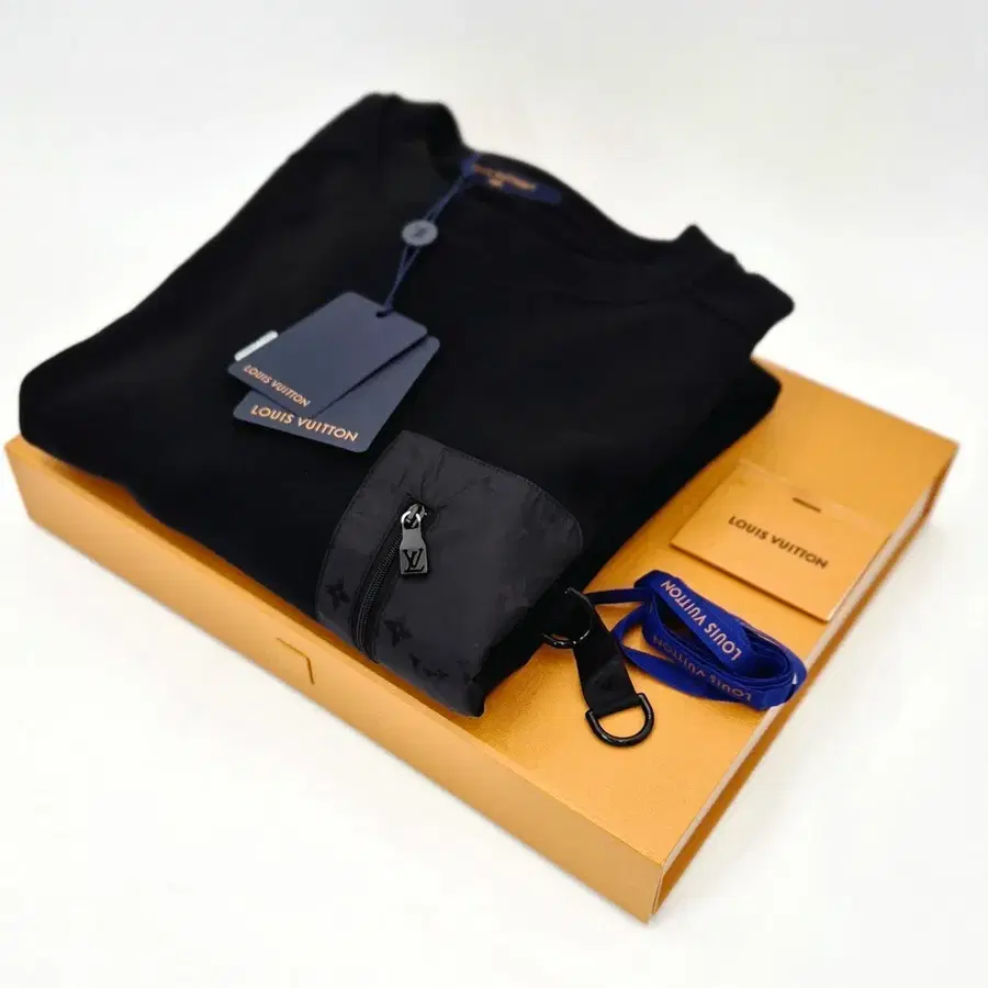 [중고명품셀렉트]루이비통 스웨트셔츠 위드 테크니컬 시그니처 디테일 XL