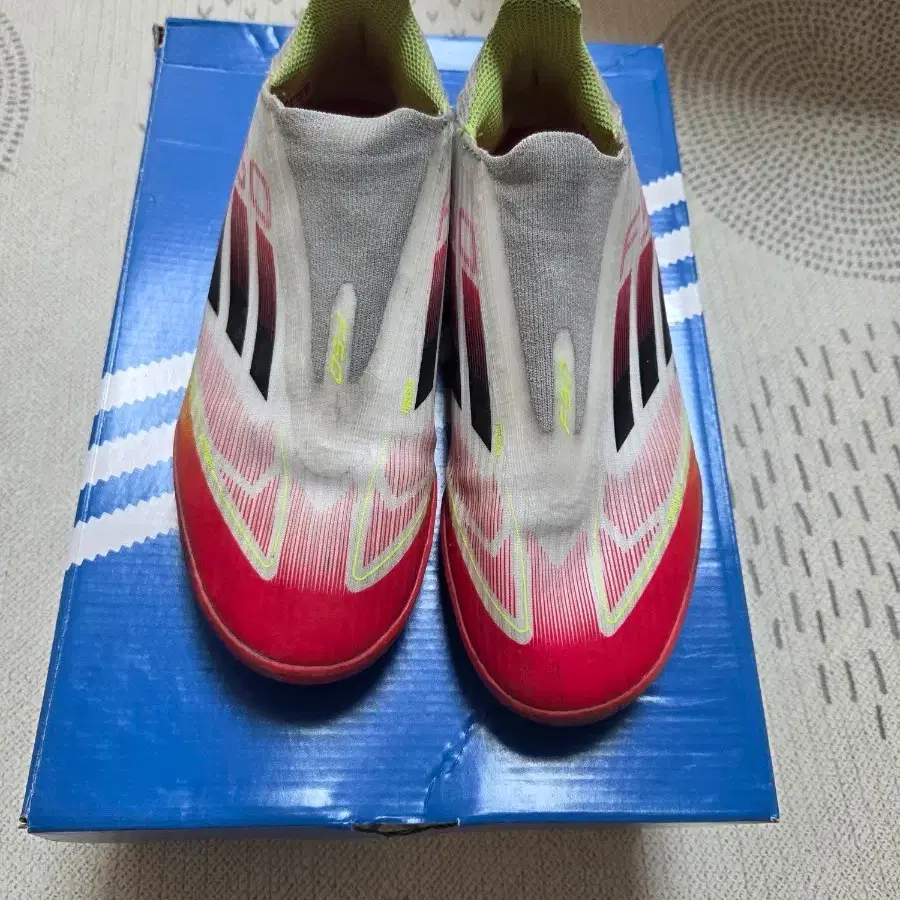 아디다스 키즈 F50 리그 레이스리스 TF 225(IE3757)