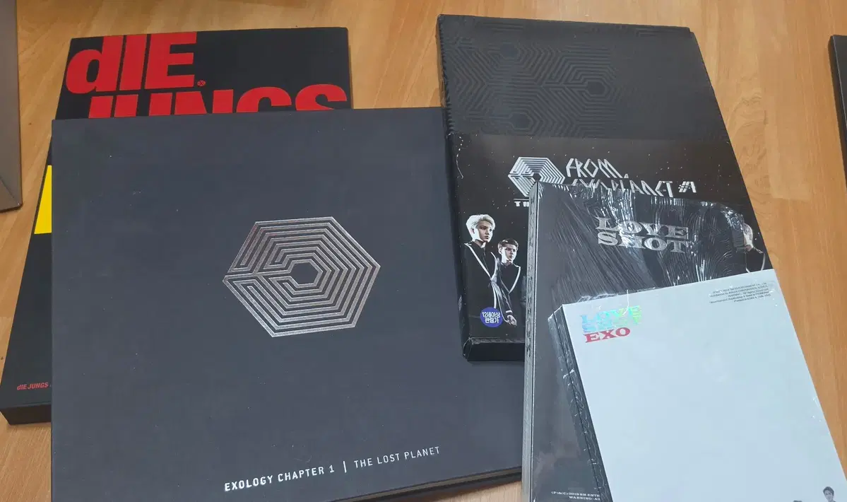 엑소 러브샷앨범,콘서트라이브앨범, 플래닛인서울 DVD 팝니다.
