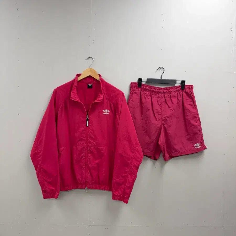 남성 L-XL / 엄브로 바람막이 + 반바지 셋업 세트 로즈레드