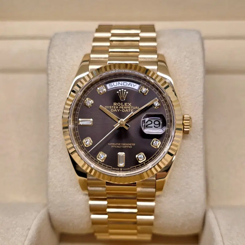 롤렉스 신형 데이데이트 36mm 옐로골드 18k 금통 128238 다크 그레이 바게트 다이아몬드