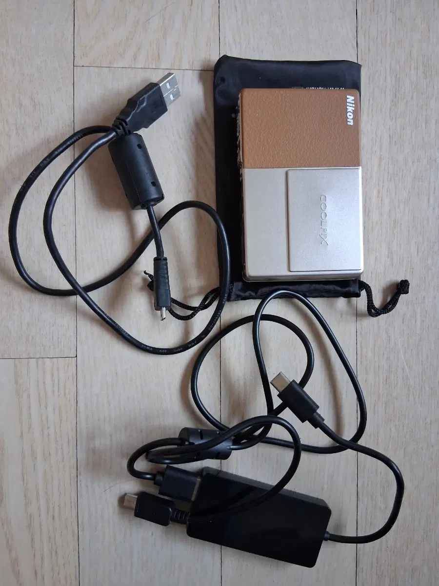 니콘 쿨픽스 s70 카메라 + 32GB 메모리카드 + 케이블 + 파우치