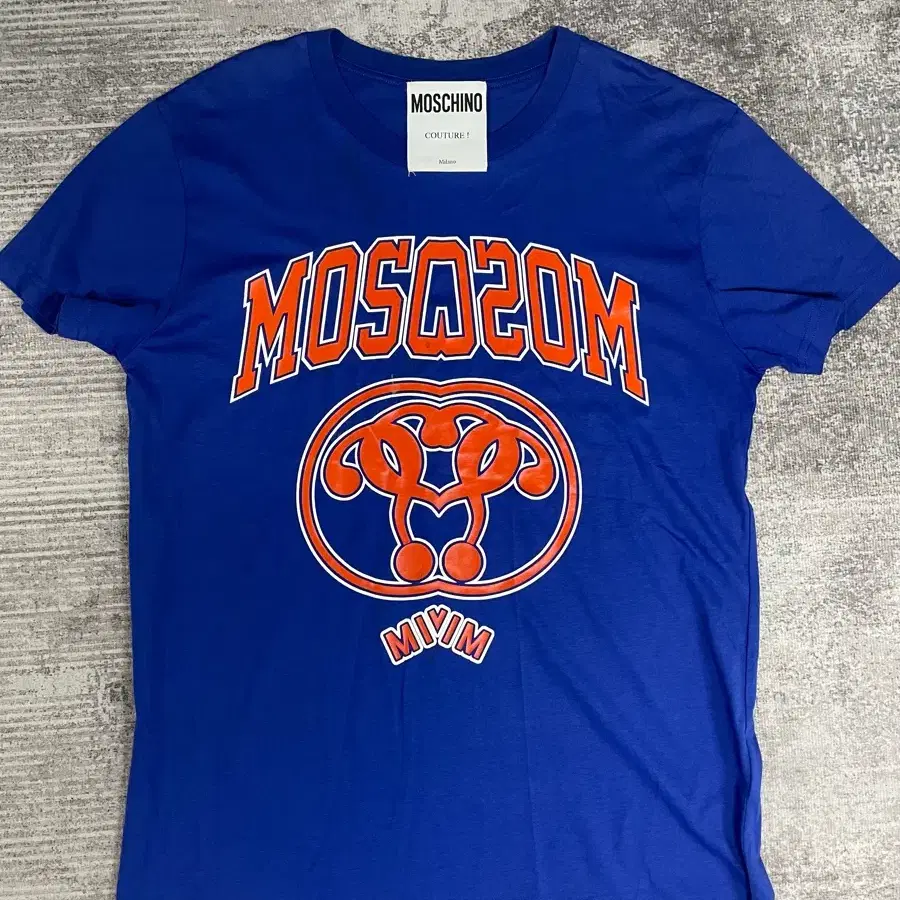 Vtg MOSCHINO logo tee