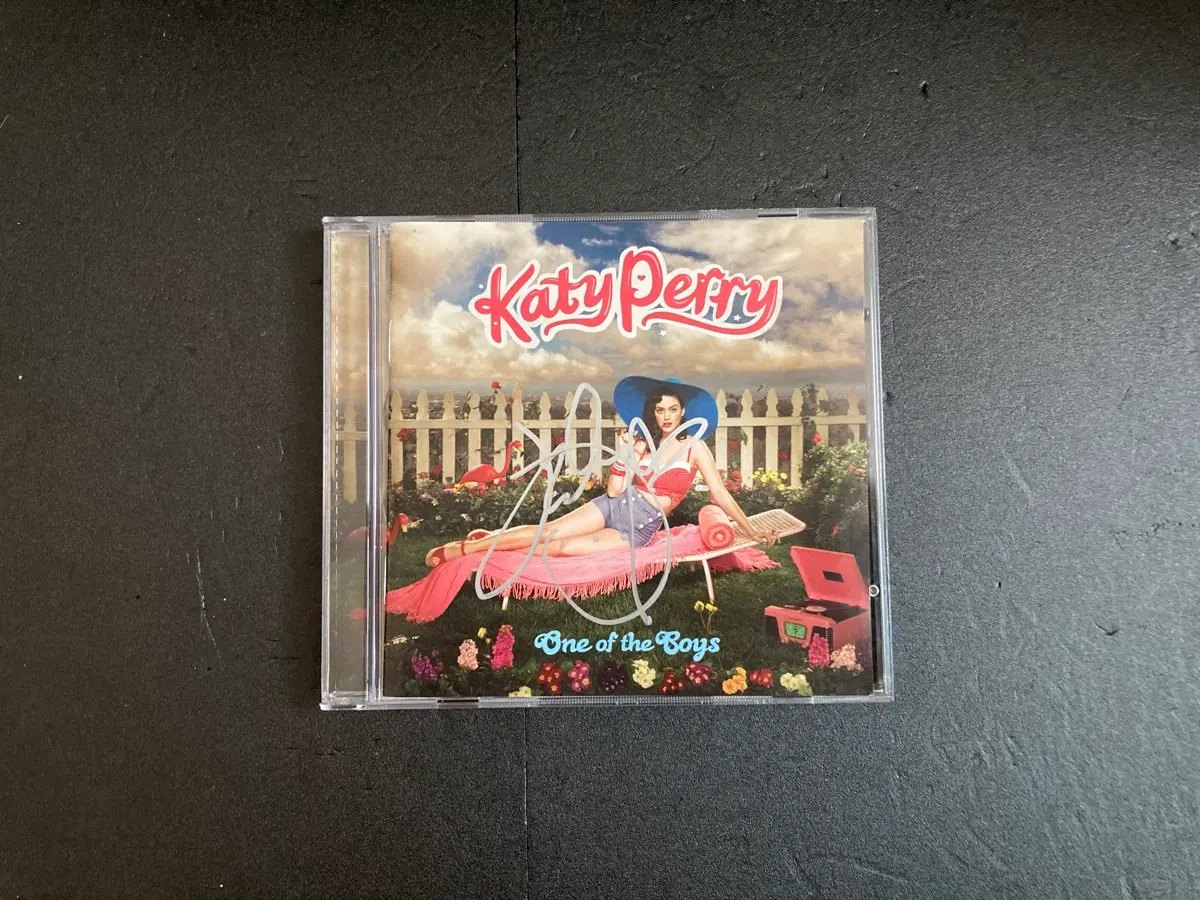 케이티 페리-One Of The Boys UK발매 친필싸인CD