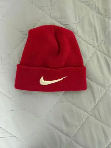 NIKE 비니 레드 스우시 로고