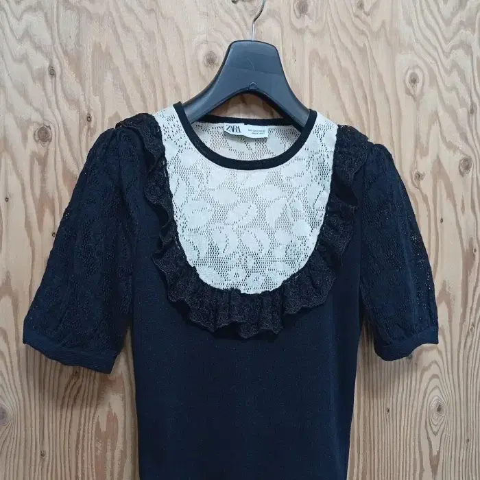 자라(ZARA) 레이스 배색 니트 블라우스