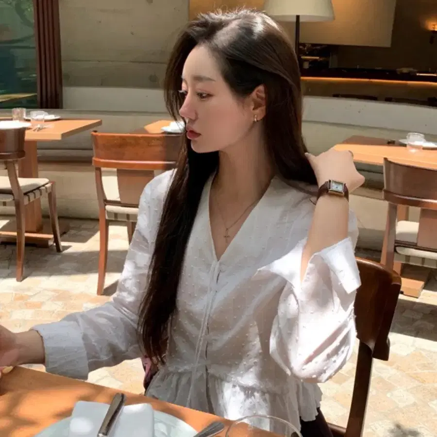 새상품)베이델리 아로 도트 프릴 블라우스