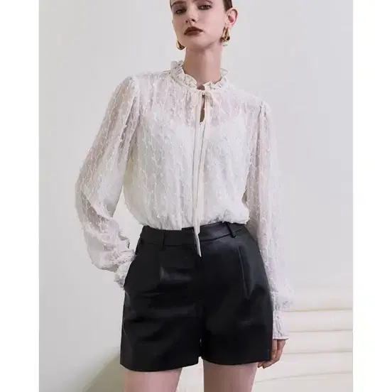 칼라거펠트 벨벳 리본 블라우스