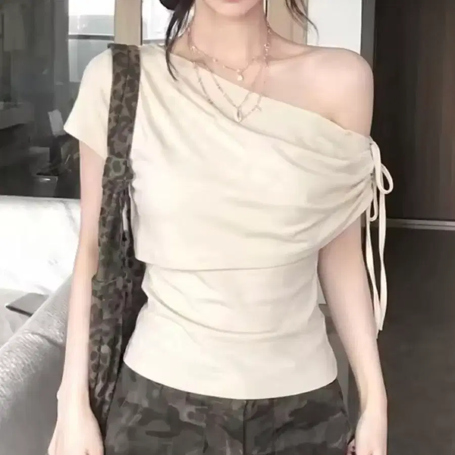 언발란스 반팔 티셔츠 / 데일리 캐주얼 러블리 빈티지 y2k 유니크 모리걸