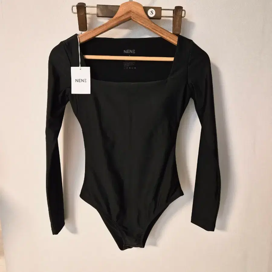 NENE (네네) 스퀘어넥 긴팔 바디수트 (Black)