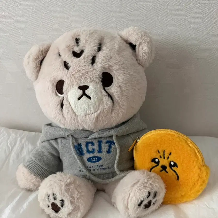 nct 엔시티 마크 치타리 인형+옷 포함, 파우치 포함