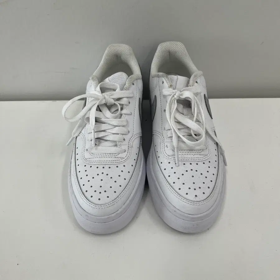 NIKE 나이키 코트 비전 알타 LTR 화이트 메탈릭 플래티넘 240