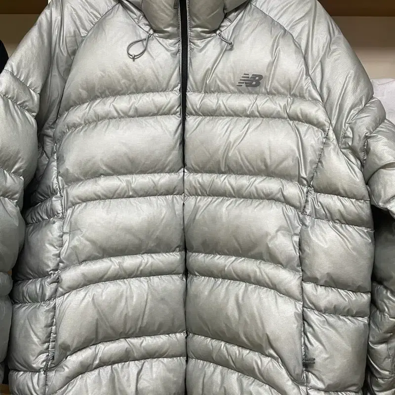 뉴발란스 플라잉77 경량패딩 라이트그레이 L