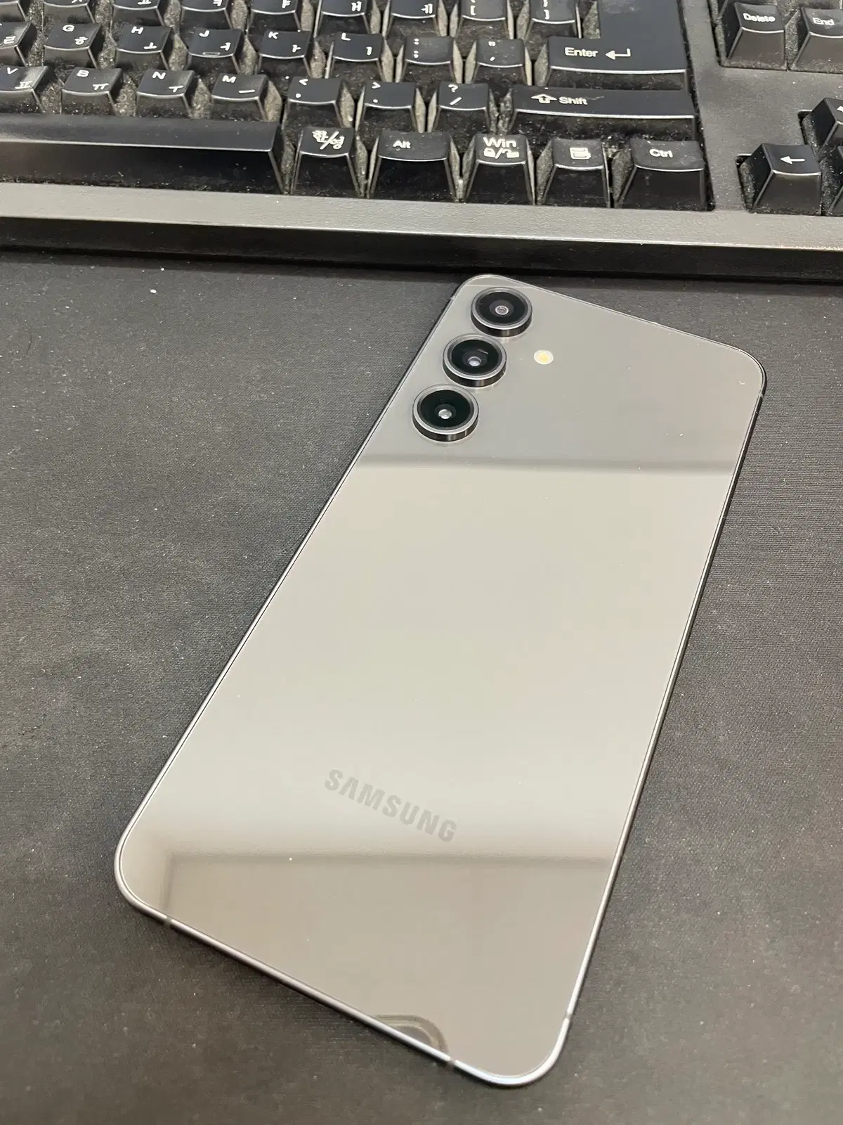 갤럭시S24FE 블랙 256GB 무잔상 상태좋은 중고48만8천팝니다